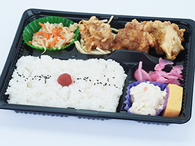 必勝　唐揚弁当　648円(税込）